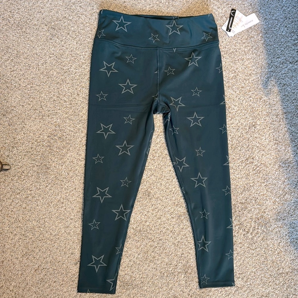 Nanette Lepore dark green star 7/8 cropped compression leggings, NWT - Picture 3 of 6